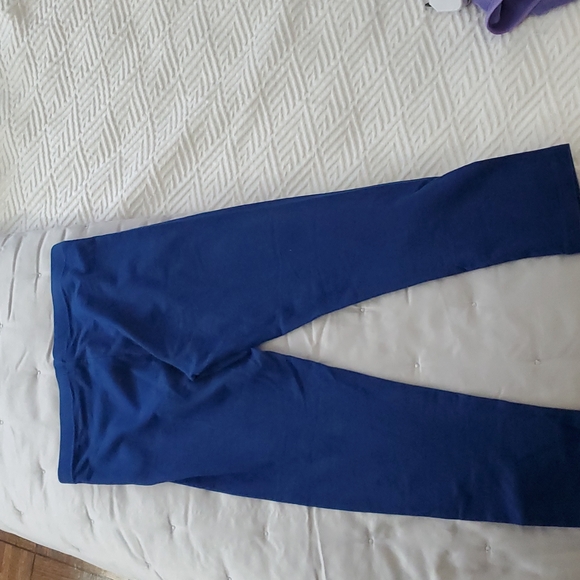 2/$30• Forever 21• Low Rise Cotton Cropped Leggings - Picture 3 of 8